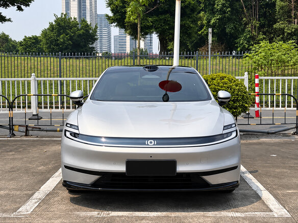 2025 Changan Qiyuan A06 28.39 kWh, серебристый, 2370000 рублей - вид 1