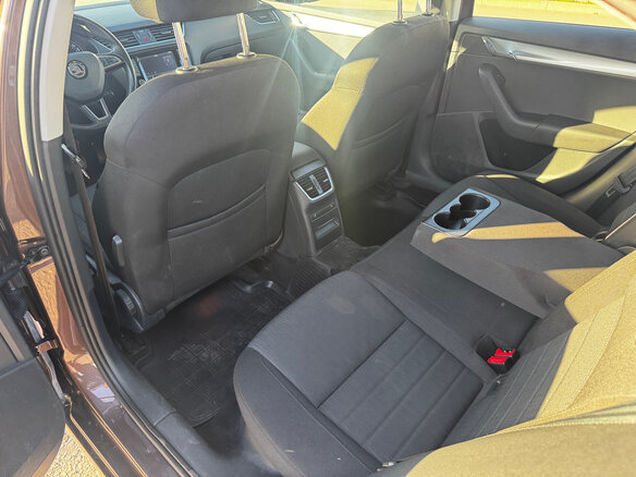 2016 Skoda Octavia III (A7), коричневый, 1500000 рублей - вид 9