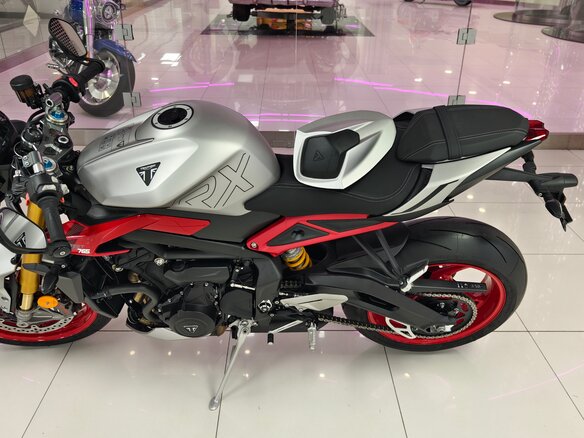 2026 Triumph Street Triple, серый, 1580000 рублей - вид 26