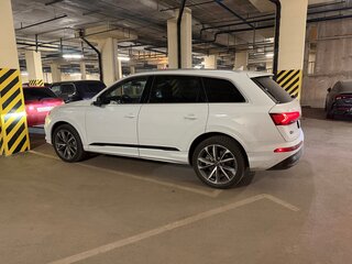 2022 Audi Q7 45 TFSI II (4M) Рестайлинг, белый, 6500000 рублей, вид 3