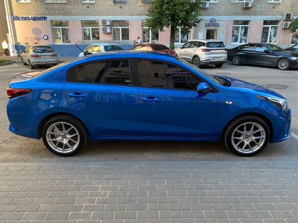 2020 Kia Rio IV Рестайлинг, синий, 1450000 рублей - вид 6