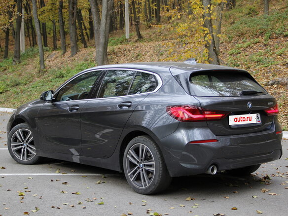 2021 BMW 1 серии 116d III (F40), серый, 1870000 рублей - вид 9