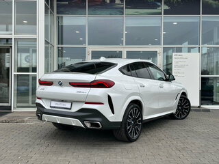 2021 BMW X6 40d III (G06), белый, 9490000 рублей, вид 5