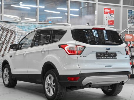 2016 Ford Kuga II Рестайлинг, белый, 1249000 рублей, вид 4