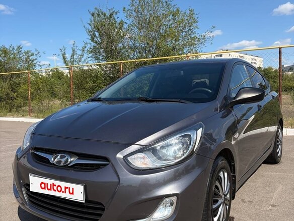 2013 Hyundai Accent IV, серый, 850000 рублей