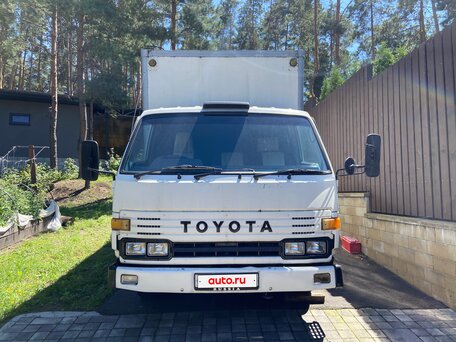 1993 Toyota Dyna, белый, 1100000 рублей, вид 1