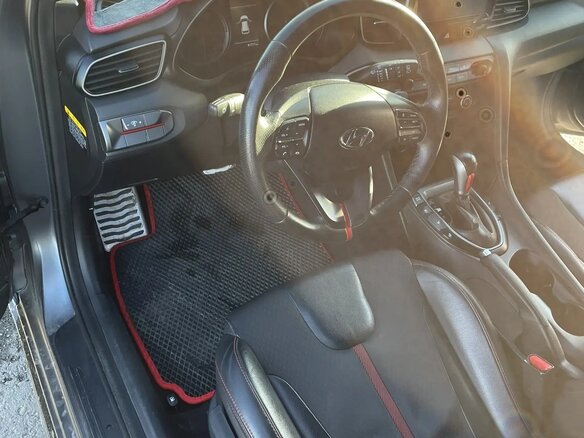 2019 Hyundai Veloster II, серый, 2500000 рублей - вид 7
