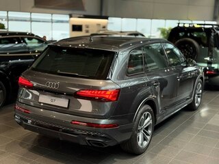 2025 Audi Q7 45 TFSI II (4M) Рестайлинг 2, серый, 10632000 рублей, вид 4