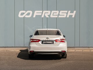 2018 Toyota Camry VIII (XV70), белый, 2530000 рублей, вид 4