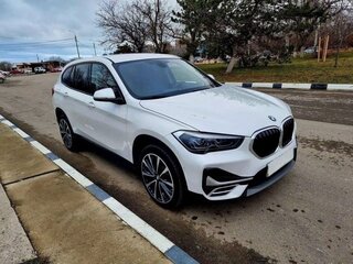 2021 BMW X1 18i sDrive II (F48) Рестайлинг, белый, 2390000 рублей, вид 3