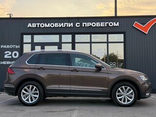2017 Volkswagen Tiguan II, коричневый, 2275000 рублей, вид 3