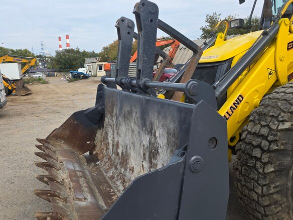 2012 New Holland B115B, жёлтый, 4900000 рублей - вид 8