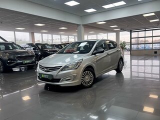 2015 Hyundai Solaris I Рестайлинг, серебристый, 830000 рублей, вид 1