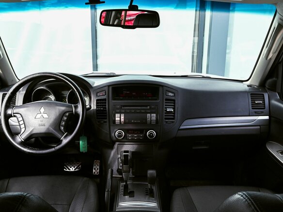 2014 Mitsubishi Pajero IV Рестайлинг 1, белый, 2075000 рублей - вид 16