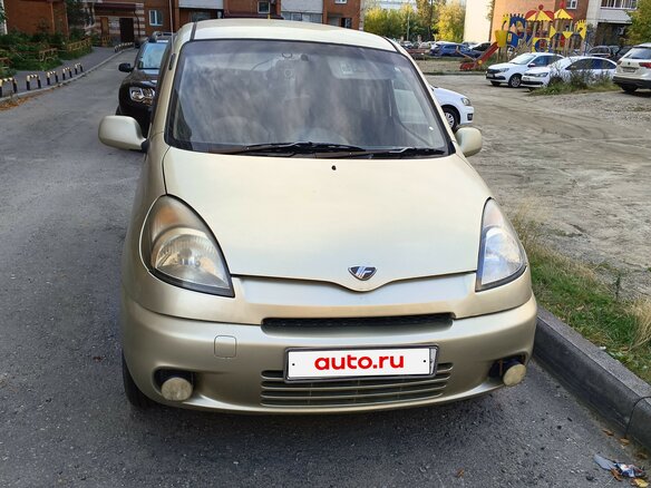 2000 Toyota FunCargo, золотистый