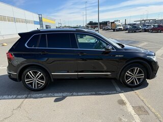 2020 Volkswagen Tiguan II Рестайлинг, чёрный, 4100000 рублей, вид 3