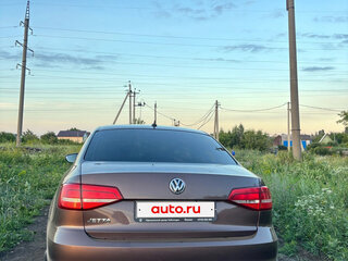 2015 Volkswagen Jetta VI Рестайлинг, коричневый, 1250000 рублей, вид 3