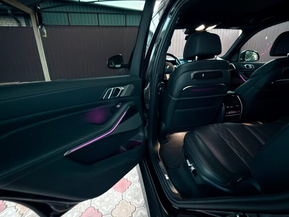 2022 BMW X7 40d I (G07) Рестайлинг, чёрный, 12800000 рублей - вид 9