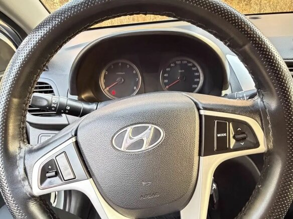 2013 Hyundai Solaris I, белый, 730000 рублей - вид 8