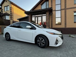 2017 Toyota Prius PHV ZVW52 IV (XW50), белый, 1799000 рублей, вид 4