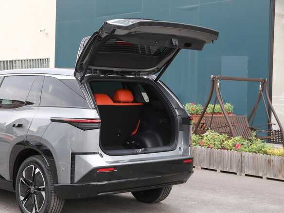 2026 Toyota bZ3X 58.3 kWh, серебристый, 3013000 рублей - вид 38