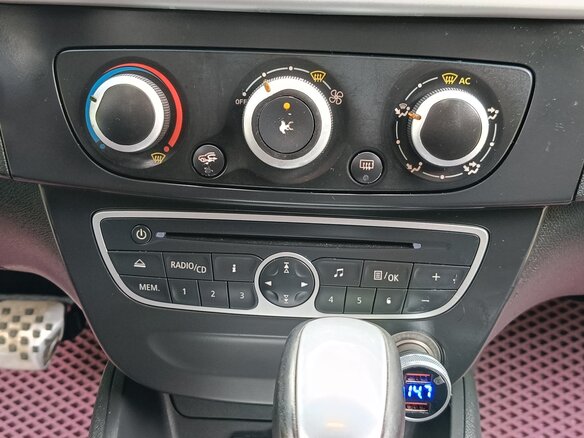 2012 Renault Megane III Рестайлинг, белый, 690000 рублей - вид 22