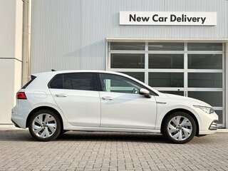 2023 Volkswagen Golf VIII, белый, 1934700 рублей, вид 2