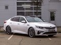 2019 Kia Optima IV Рестайлинг, белый, 1705000 рублей - вид 2