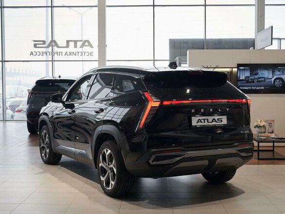 2026 Geely Atlas II, чёрный, 3909990 рублей - вид 6