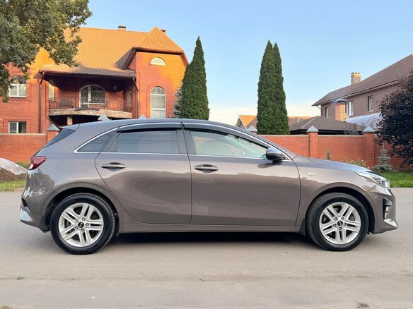 2020 Kia Ceed III, коричневый, 2170000 рублей - вид 5