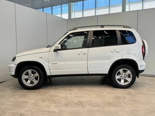 2018 Chevrolet Niva I Рестайлинг, белый, 740000 рублей, вид 2