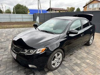 2010 Kia Cerato 6-speed II, чёрный, 650000 рублей, вид 2