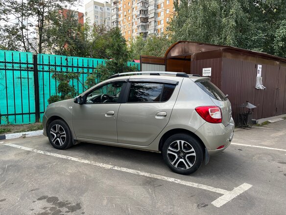 2017 Renault Sandero II, бежевый, 850000 рублей