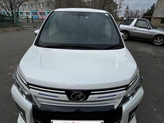 2016 Toyota Voxy III (R80), белый, 2100000 рублей, вид 1