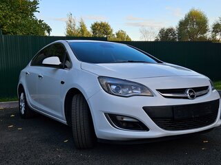 2013 Opel Astra J Рестайлинг, белый, 690000 рублей, вид 1