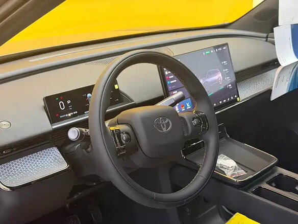 2026 Toyota bZ3X 58.3 kWh, серебристый - вид 4