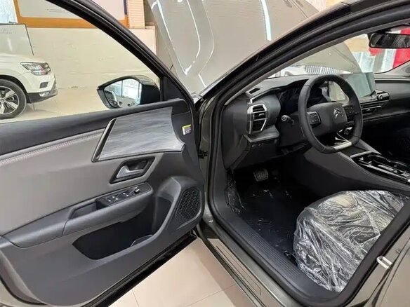 2026 Citroen C5 X, серый, 2400000 рублей - вид 10