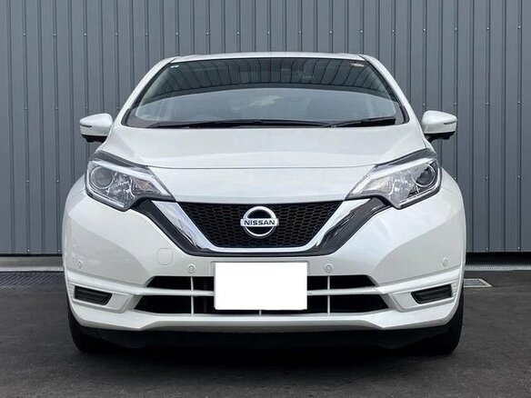 2020 Nissan Note II Рестайлинг, белый, 1090004 рублей - вид 1