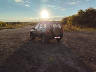 2015 Chevrolet Niva I Рестайлинг, коричневый, 585000 рублей, вид 3
