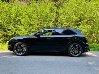 2021 Porsche Cayenne Turbo III, чёрный, 14072083 рублей, вид 5