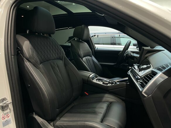 2024 BMW X6 40i III (G06) Рестайлинг, белый, 11960000 рублей - вид 11