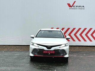 2018 Toyota Camry VIII (XV70), белый, 2750000 рублей, вид 4