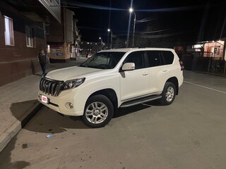 2013 Toyota Land Cruiser Prado 150 Series Рестайлинг 1, белый, 3100000 рублей, вид 2