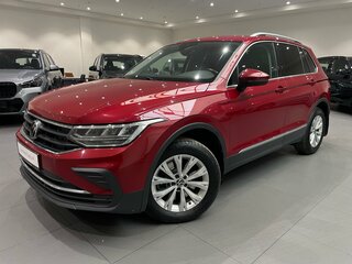 2020 Volkswagen Tiguan II Рестайлинг, красный, 2998000 рублей, вид 1