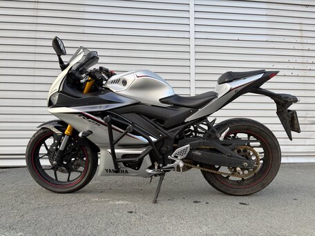 2020 Yamaha YZF-R25, серебристый, 450000 рублей, вид 2