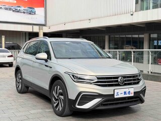 2023 Volkswagen Tiguan L II Рестайлинг (China Market), серебристый, 2710000 рублей, вид 3