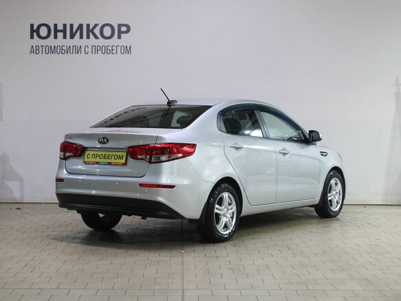 2017 Kia Rio III Рестайлинг, серебристый, 1199000 рублей - вид 4