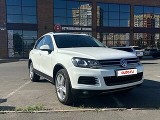 2010 Volkswagen Touareg II, белый, 2100000 рублей, вид 2