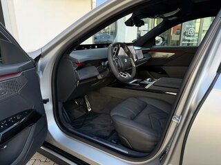 2026 BMW 7 серии 740 xDrive VII (G70) Рестайлинг, серебристый, 19350032 рублей, вид 3
