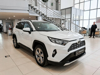 2020 Toyota RAV4 V (XA50), белый, 3320000 рублей, вид 3